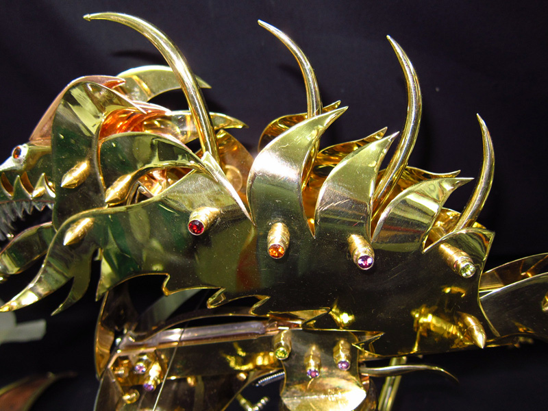 Dragon Bow Sculpture close-up of body