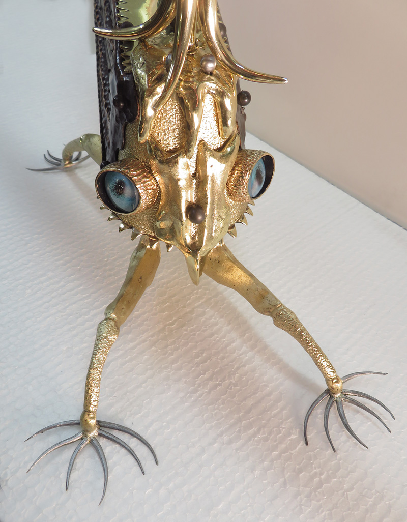 Ecuadorian Treehopper Sculpture cllose-up of head