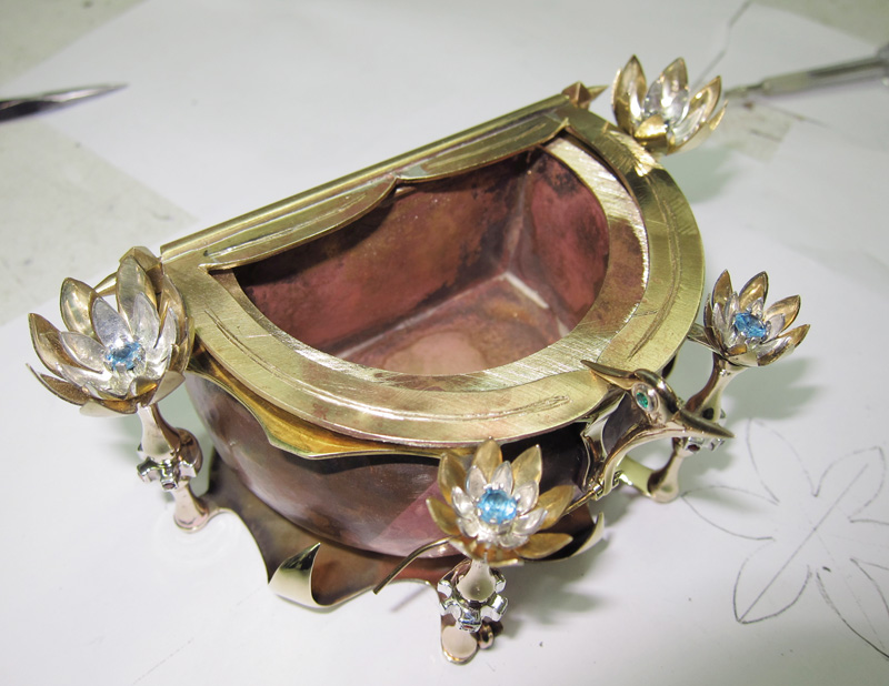 Nest Wall Sculpture cup lid and flowers