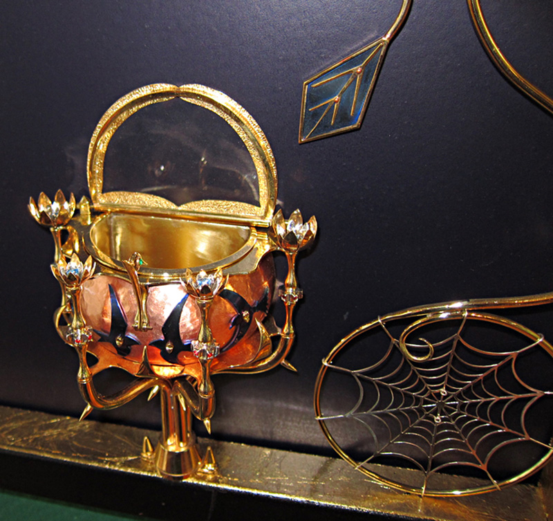 Nest Wall Sculpture with the cup shaped nest