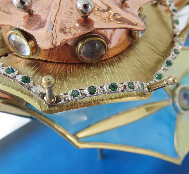 Sail Flyer fence around house